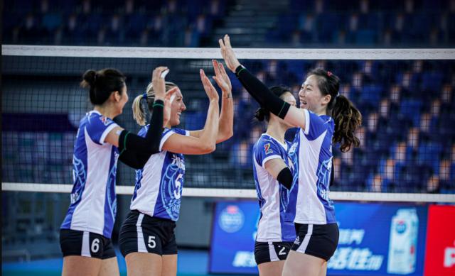 开云-阵容调整结果截然相反 上海女排3比0完胜北京女排